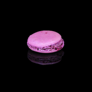 macaron_cassis_patisserie_claire_et_romain