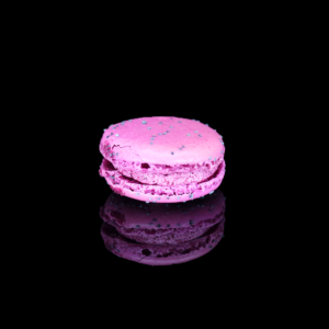 macaron_cassis_violette_patisserie_claire_et_romain