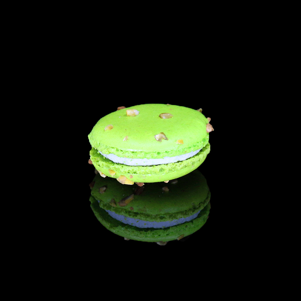 macaron_pistache_griotte_patisserie_claire_et_romain