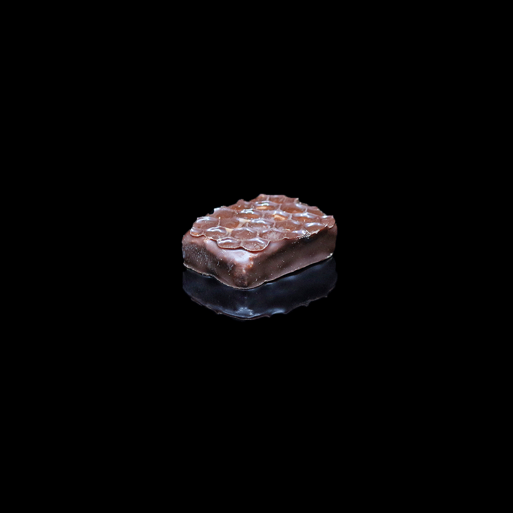 chocolat_praline_noix_de_pecan_noir_patisserie_claire_et_romain